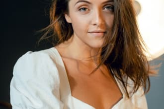 create a authentic ugc ads and voiceover, by profi actress