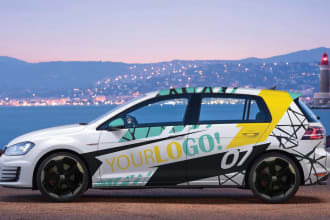 create unique and stunting racing car wrap design