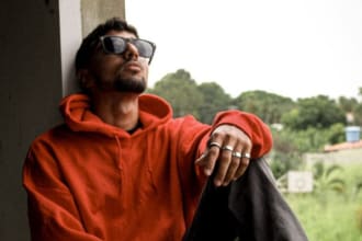 write and sing a reggaeton, trap or rnb song in spanish