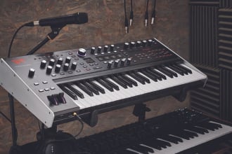 make a piano worship instrumental