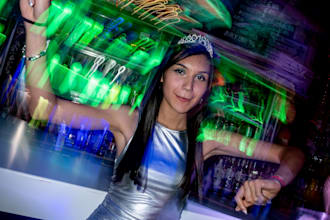 be your photographer in barcelona night