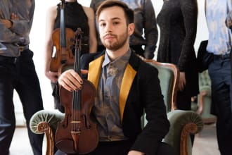 give you violin lessons in english or spanish