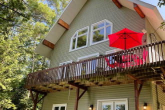 promote your airbnb listing, using paid advertising on social media