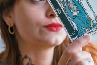 give you short and extense tarot readings in spanish