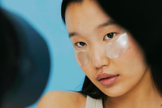 be your professional female model for product photos