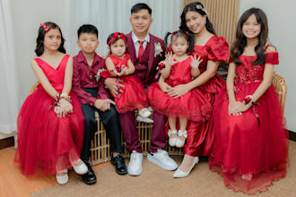 create perfect family photos by combining multiple members