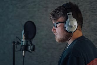 dub your videos to spanish with a young and energetic voice