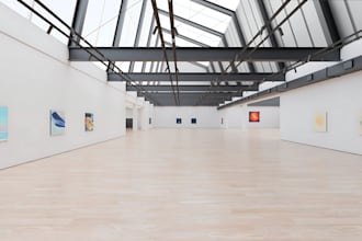 design a realistic 3d art museum, gallery showroom, or exhibition space
