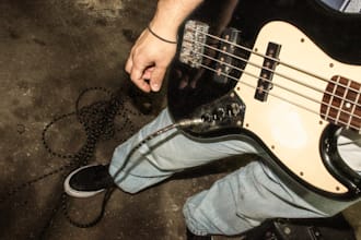 make a punchy rock or punk bass line for your track