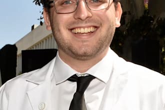 help you get into med school with essay and interview support