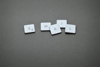 write a high converting cold email or linkedin dm for business