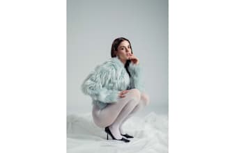 do fashion photography ai realistic fashion with  model, product photography,