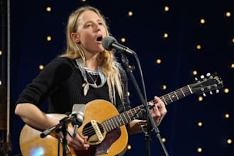 sing your country worship song, folk indie, electric guitar, female singer