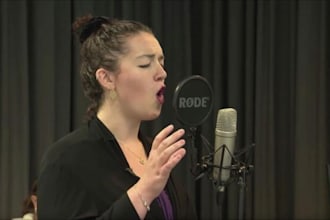 be your female gospel singer worship song in english, spanish and italian
