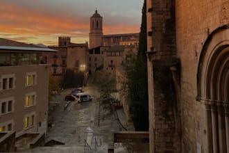 create a travel itinerary with maps, budget, and tips
