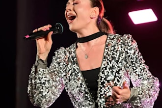 be a female vocalist, edm singer, edm ghost producer songwriter pop lyric writer