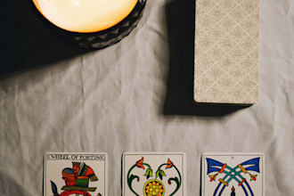 provide an intuitive 3 card tarot reading