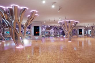 do 3d cgi unreal engine art museum, art gallery space, showroom design