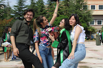 organize an outdoor graduation photo shoot