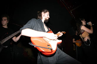 capture raw and powerful flash concert photography in berlin