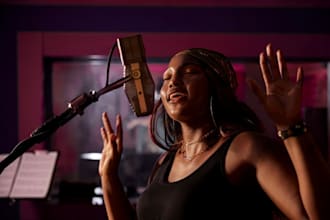 be your bilingual female singer and rapper for pop, reggaeton, hip pop, latin
