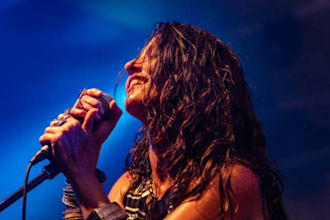 be your bilingual female singer and rapper for latin pop and reggaeton