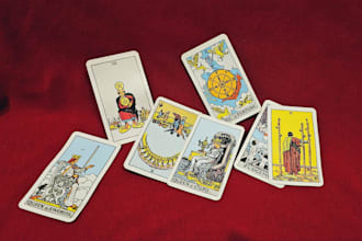 offer a live tarot phone reading