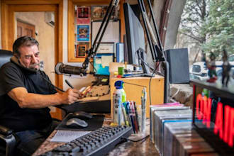 submit your song to 5000 US UK college radio stations and online radio worldwide