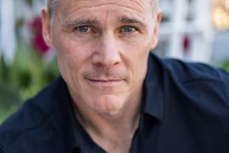 create stunning headshots for you