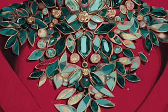 design fashionable jewelry pieces and collections