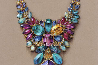 make jewelry design in hand