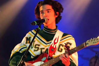 be male christian gospel singer, gospel song, christmas song, worship vocalis