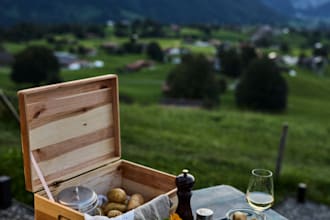 photograph and retouch food photos for restaurants and brands