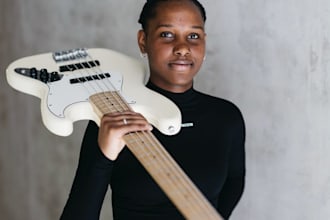 play a fitting bassline for your track
