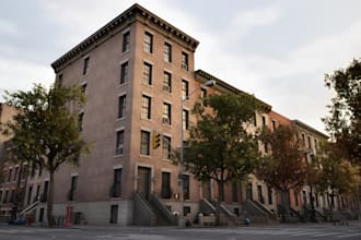 craft large scale city neighborhoods or military outposts in ue5