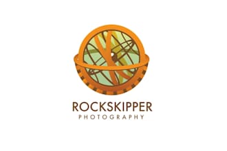 design a professional photography watermark or signature logo