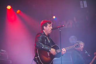 sing country pop, indie americana folk, country pop music and songwriter