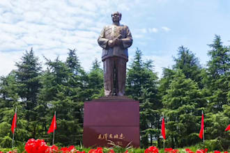 place a flower basket at mao zedong square in shaoshan with proof