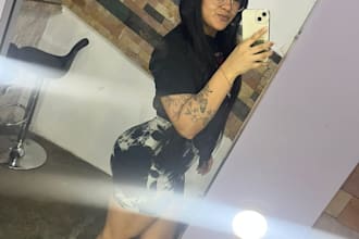 be your female photo and video model