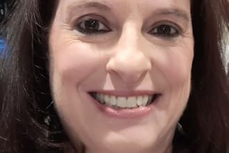 provide expert voice over work and writing skills