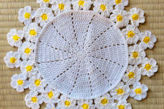 make handmade crochet table mats and placemats