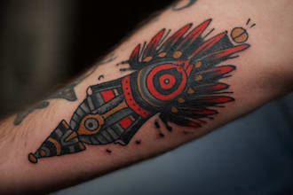 create old school or traditional tattoo design