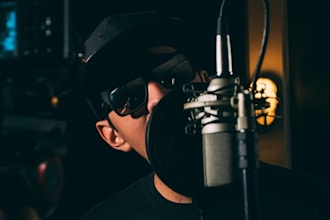 be your pro male lead pop singer and soul rnb vocalist for chorus recording