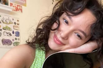 be your female singer and songwriter in english and spanish