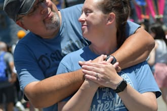 capture your disneyland day with candid family photography