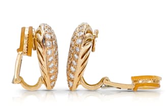 do professional jewelry retouching