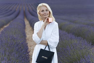 make lifestyle product photography with models for ecommerce