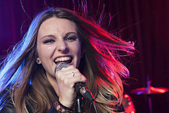 female soft pop lead singer rock vocalist country pop blues cover song producer