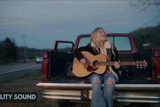be female country singer songwriter, modern country music, pop, acoustic vocals