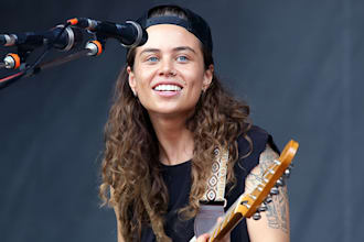 sing female rock singer female singer and female vocalist pop singer rock singer